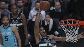 ▲NBA巴黎賽，『字母哥』安戴托昆波（Giannis Antetokounmpo）攻下30分16籃板。（圖／美聯社／達志影像）