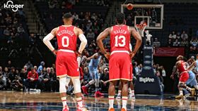 ▲哈登（James Harden）僅得12分，威斯布魯克（Russell Westbrook）攻下45分10助攻，火箭勝灰狼。（圖／翻攝自火箭推特）