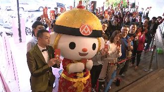 初一福袋大搶購！民眾凌晨3點搶頭香