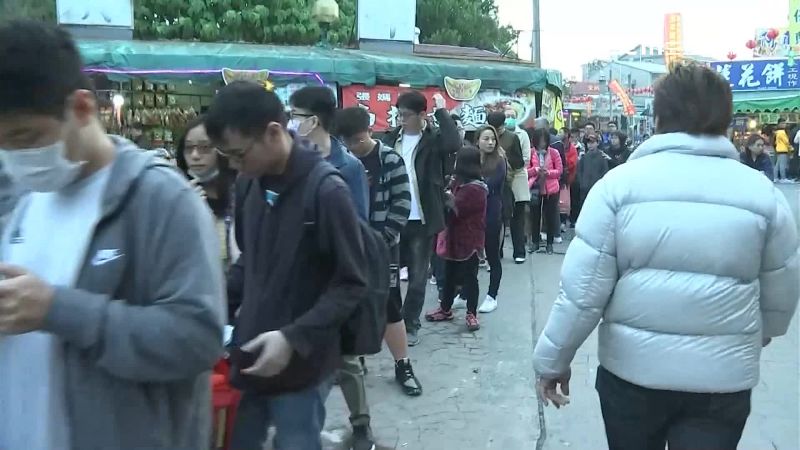 6萬人領紫南宮錢母　人龍長達7公里