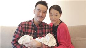 王陽明曬一家三口照拜年（圖／翻攝自王陽明IG）