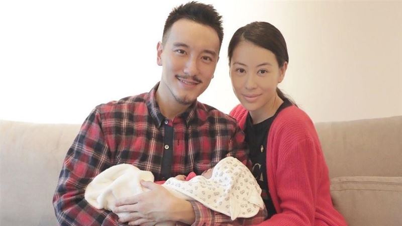 初一噴父愛　王陽明喜曬一家三口照