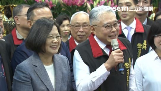 參拜湧蓮寺　主委提國民黨讓小英笑了