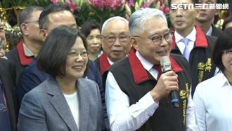 參拜湧蓮寺　主委提國民黨讓小英笑了