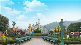 武漢肺炎疫情延燒，香港迪士尼與海洋公園26日宣布暫時閉園，重開日期則待公布。（圖取自facebook.com/hkdisneyland.tw）