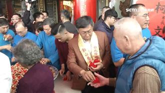 松山慈惠堂熱鬧走春　民眾搶排錢母