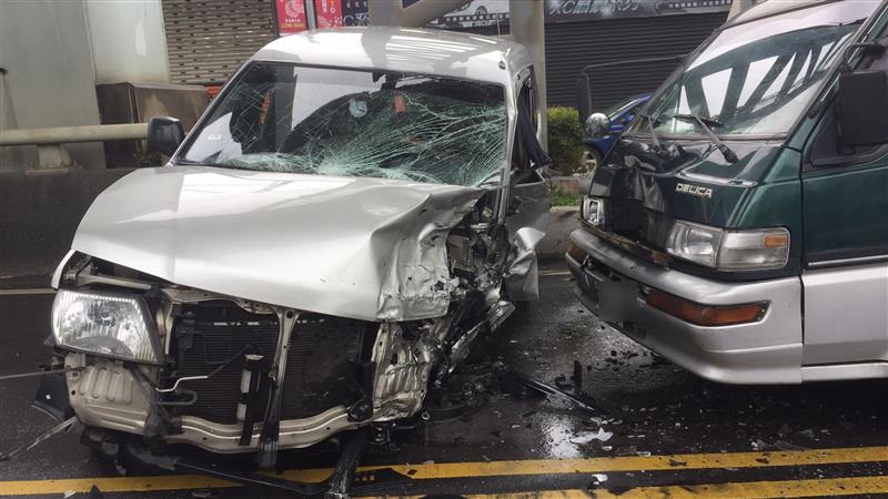 泰山新北大道5車連環撞　6人送醫