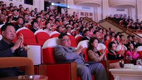 北韓國營媒體26日報導，北韓領導人金正恩的姑姑金敬姬（紅圈處）時隔6年後首度露臉。（圖取自勞動新聞網頁rodong.rep.kp）