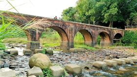 大平紅橋古樸典雅  5座橋拱造型優雅大平紅橋建於日治時期（公元1923年），興建時採石灰膏摻糯米固定紅磚，老一輩人又稱為「紅橋」或「糯米橋」，橋身設5座橋拱，造型優雅。中央社記者吳睿騏桃園攝  109年1月26日