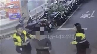 醉男街頭大發酒瘋　還怒嗆女警這句話