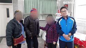 台北文山區的饅頭爺爺走失後，靠著警方及網友通力合作將其找回（翻攝畫面）