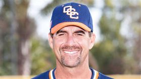 和Kobe同班機的橘郡海岸學院棒球隊教練John Altobelli罹難。（圖／翻攝自推特）