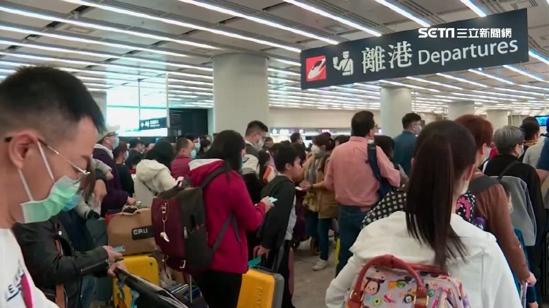 港粉嶺社區疑成隔離營　民眾集結抗議