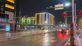 武漢封城1天後…現況曝光！網看「街景」鼻酸：好像災難片（圖／翻攝自微博）