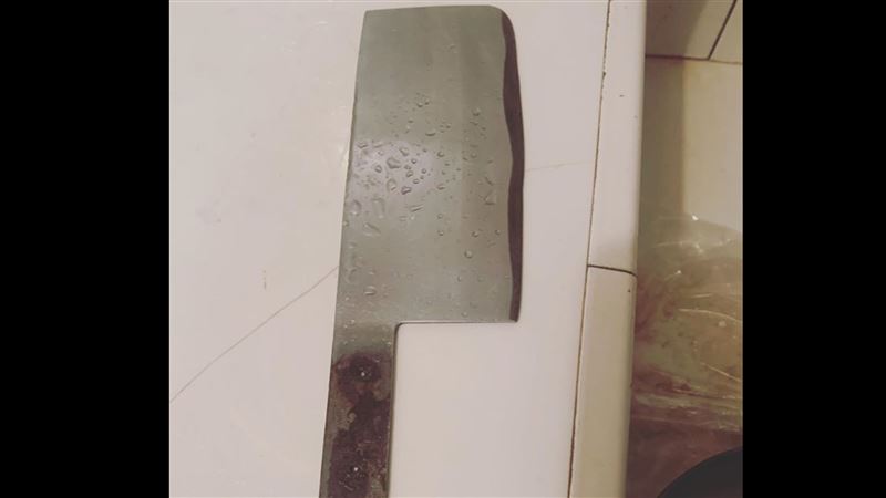 菜刀嚴重變形婆婆堅持不換　網揭真相