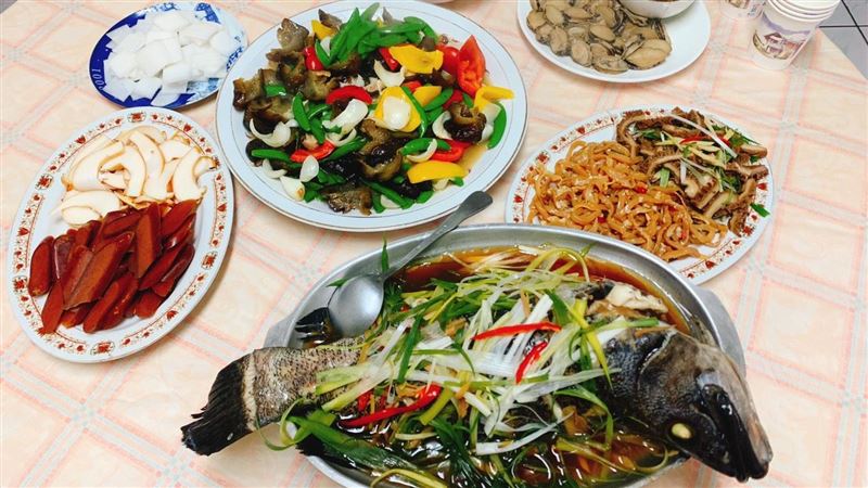 過年吃太飽好脹　中醫師按五穴道舒緩
