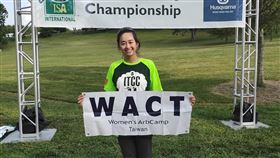 首位女攀樹師 推動女性投入樹木工作台灣女攀樹師許荏涵代表台灣參加2019年世界攀樹錦標賽（International Tree Climbing Championship，ITCC）；她表示，希望今年能在台灣舉辦女性限定的攀樹露營（WACT），讓女生有更多機會成為樹木工作者。（許荏涵提供）中央社記者張雄風傳真　109年1月28日