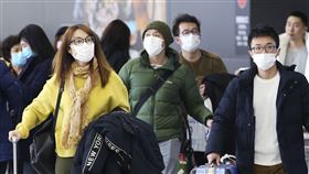 中國武漢肺炎／旅客在機場都戴著口罩
（圖為日本中部機場）