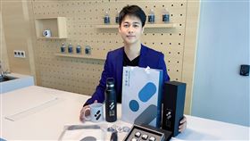 台電電幻1號所30日開館 走春甩油好去處台電公關部門策劃首座綠能展示館「電幻1號所」，不讓韓劇「她的私生活」的霸氣暖男館長專美於前，電幻1號所也有帥氣館長徐譽魁，他平時在台電總公司是展館營運課長，一到電幻1號所則化身型男館長。（台電提供）中央社記者蔡芃敏傳真　109年1月28日