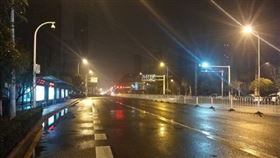 武漢封城1天後…現況曝光！網看「街景」鼻酸：好像災難片（圖／翻攝自微博）