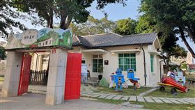 來到勝利星村 先進將軍之屋遊客如果到勝利星村創意生活園區，不知那家是將軍之屋，位於青島街與中山路口的「將軍之屋」可列參觀首站，裡面有眷村的介紹、簡介折頁與志工服務。中央社記者郭芷瑄攝 109年1月28日