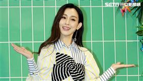 范瑋琪神清氣爽出席服飾活動，不受學歷事件風波影響。（記者邱榮吉/攝影）