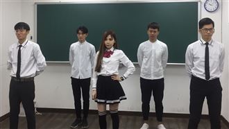 戀愛了！補教女神穿制服熱舞萌翻全場