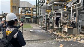 高市稽查李長榮大社廠鍋爐爆炸位於高雄市大社區的李長榮大社廠29日發生鍋爐爆炸意外並排放黑煙，高雄市環保局隨即派員到場稽查和依法告發。（高市環保局提供）中央社記者陳朝福傳真  109年1月29日