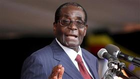 穆加比辭世 非洲萬年總統又少一人　（圖／翻攝自Robert Mugabe Proverbs臉書）
https://www.facebook.com/RobertMugabeProverbs/photos/a.1682132122047841/1700237700237283/?type=1&theater