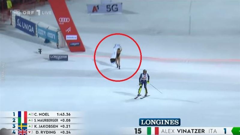 致敬柯比？正妹爆乳裝亂入賽場惹眾怒