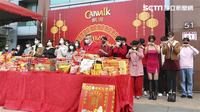 凱渥全員戴口罩開工　伊林取消團拜