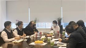 因應武漢肺炎  盧秀燕開工日召開防疫會議因應武漢肺炎疫情，台中市長盧秀燕（左4）30日召集市府主管開防疫會議，指示各局處積極防疫，提高應變作為。（市府提供）中央社記者郝雪卿傳真  109年1月30日
