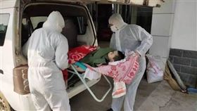 武漢肺炎疫情傳出悲劇，因家人發燒被強制隔離，中國湖北省黃岡市一名17歲的腦性麻痺兒被獨自留在家中6天乏人照料，29日宣告死亡。（圖翻攝自大米和小米微信公眾號）