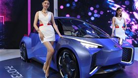世界新車大展　TOYOTA新車亮相（1）「2020世界新車大展」28日將在台北南港展覽館登場，TOYOTA總代理和泰汽車展區27日搶先曝光，打造未來城市氛圍，展出陣容包括未來都會電動車RHOMBUS Concept等，開啟消費者對未來移動社會的想像。中央社記者張新偉攝　108年12月27日