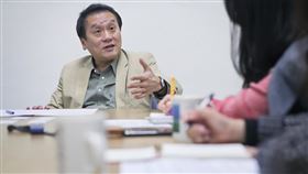 WTO弱化不能全推給川普  朱敬一點出三大痛點WTO在全球性貿易扮演舉足輕重地位，如今卻面對「強人川普」的威脅，前駐WTO常任代表朱敬一認為，WTO的問題不能簡化為川普問題，隨著時代發展，WTO有3大過時的現象愈來愈被凸顯，導致其「經貿聯合國」地位岌岌可危。中央社記者裴禛攝  109年1月30日