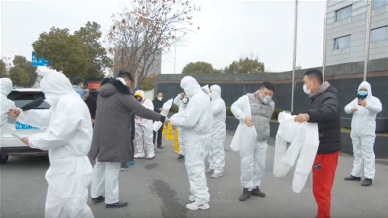 武漢封城！市民奮勇組車隊送醫護人員