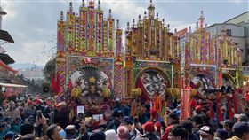 大年初六三峽神豬大賽　信眾熱情參與新北市三峽的神豬大賽是當地特有習俗，時間都選在每年農曆正月初六，同時也是三峽清水祖師誕辰，信眾循例在廟前供奉神豬獻祭，比賽得獎也象徵可獲得一整年好兆頭。（林金結提供）中央社記者王鴻國傳真　109年1月30日