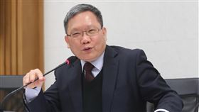 蘇建榮對台股信心喊話（2）武漢肺炎衝擊信心加上補跌效應，台股30日開紅盤出師不利，收盤重挫696.97點，財政部長蘇建榮31日在開盤前特別召開記者會，對市場信心喊話。中央社記者吳家昇攝　109年1月31日