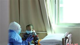 一家6口5人染病…2歲童獨留病房！28名護理師自願當媽（圖／翻攝自中新網）