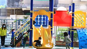 加強武漢肺炎防疫　中市府要求未戴口罩不得入校台中市目前疫情相對穩定，為持續落實防疫，中市府已宣布全市各級學校、幼兒園、補習班加強防疫，教職員工、志工、訪客及廠商皆應戴口罩，否則不得進入校園。中央社記者蘇木春攝　109年1月31日