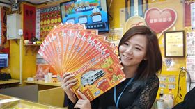 ▲台彩2000萬超級紅包刮刮樂，彩券行，刮刮樂。（圖／記者林辰彥攝影）