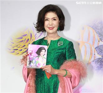 白嘉莉出書首度公開傳奇一生與離台42年的神秘面紗，自傳散文「白嘉莉 回眸」。（記者邱榮吉/攝影）