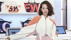 女星孟耿如與男星許光漢今（31日）受邀出席法國精品Longchamp MyPliage 全新訂製系列上市記者會（記者林士傑攝影）