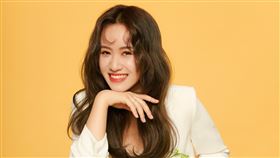 吳姍儒Sandy Wu親筆書寫─首本散文力作《我的存在本來就值得青睞》。圖／三采文化提供
