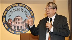 談請辭心境　陳師孟：實在拚不下去在請辭監察委員的消息曝光後，監委陳師孟21日首度面對媒體，談到個人心境，他說看不到有成功的可能性，且自己年事已高，實在拚不下去，所以決定辭職。中央社記者張皓安攝　109年1月21日