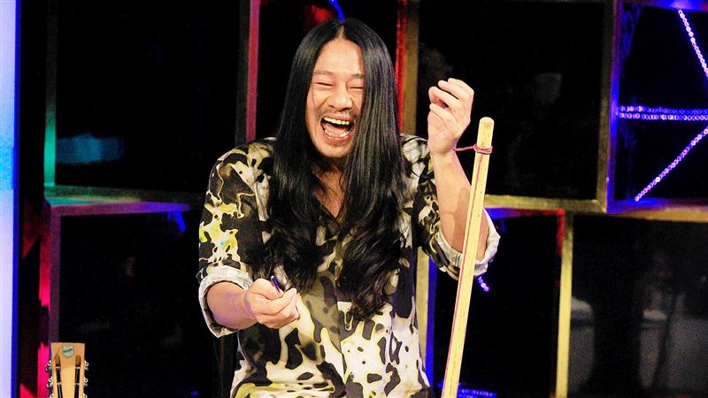 掏千元鈔買單　男歌手回家才知被騙了