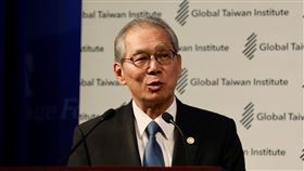 華郵刊高碩泰專文  籲美派閣員參加蔡總統就職「華盛頓郵報」12日刊登駐美代表高碩泰的專文。高碩泰呼籲，理念相近國家應勇於表達對台灣民主的支持，美方能透過派內閣級官員參加總統蔡英文就職典禮，來表達其決心。圖為高碩泰13日參加華府智庫活動時致詞的照片。中央社記者徐薇婷華盛頓攝  109年1月14日