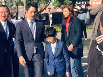 蔣萬安一家高顏質　八歲兒萌翻紅毯