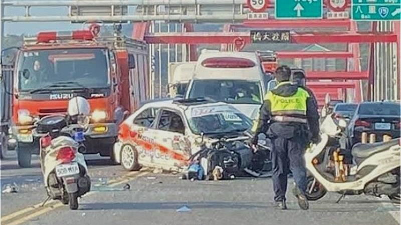 關渡大橋車禍／汽車疑失控衝撞油罐車