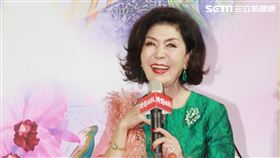 白嘉莉出書首度公開傳奇一生與離台42年的神秘面紗，自傳散文「白嘉莉 回眸」。（記者邱榮吉/攝影）